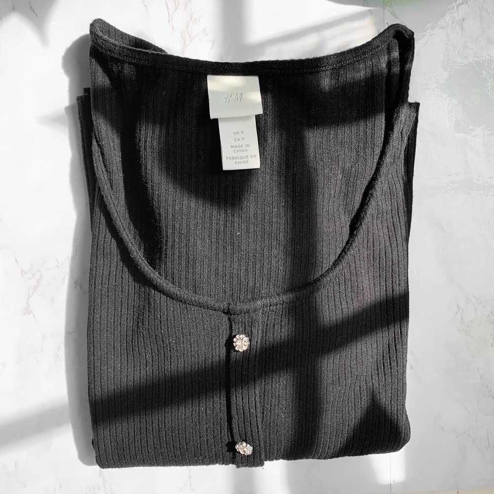 H&M ribbed crew neck jeweled button sweater top, S